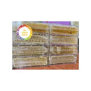 Blocs naturels en nid d'abeille avec du miel brut pur à l'intérieur de la ferme produit de haute qualité goût sucré et avantages pour la santé - Product Image 4