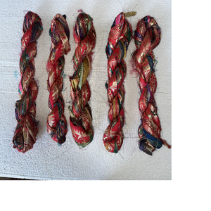 Rubans de soie zari de brocart de couleur rouge de très bonne qualité fabriqués sur mesure à des fins de revente - Product Image 1