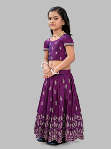 Conjunto de Lehenga Choli para Niñas Shoryam Fashion, Color Morado, Seda, Completamente Cosido, Largo hasta el Suelo |   Traje Étnico Tradicional Indio para Niñas, Boda - Product Image 4