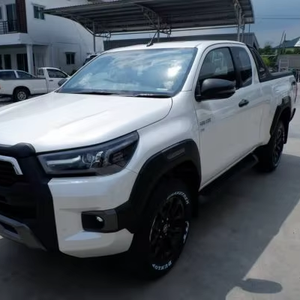 HILUX REVOROC SMART CAB 2.8L DIESEL 2023 d'occasion, conduite à droite, 1-25000 milles, 100% fonctionnel, sans accident - Product Image 1