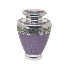 Urnes commémoratives de souvenir de conception antique vintage Urne de crémation en métal de haute qualité pour les amoureux faits à la main en vrac - Product Image 1