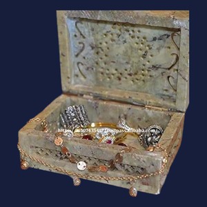 Boîte à bijoux en stéatite naturelle faite à la main de forme rectangulaire avec la conception de sculpture la plus attrayante boîte-cadeau de stockage d'anneau bijoux en pierre - Product Image 3