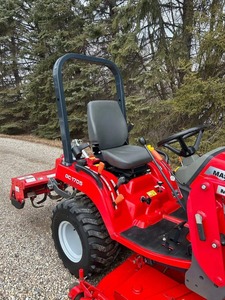 รถแทรกเตอร์ล้อยาง Massey Ferguson รุ่น DL100 พร้อมที่ตักด้านหน้าและอุปกรณ์ตัดหญ้า สีแดง ขับเคลื่อน 4 ล้อ เครื่องจักรกลการเกษตร 25 แรงม้า - Product Image 3