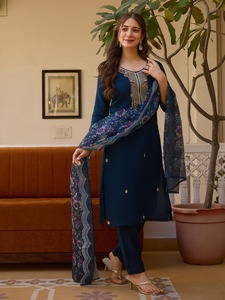 Nuevo 2025 última hermosa Ropa Étnica viscosa Chanderi con bordado de cuentas Kurti pantalón y Dupatta para la venta - Product Image 3