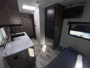 Camper pliable et étanche V-e-n-t-u-r-e- Rv S-o-ni-c Lite 150VRK 2023 d'occasion, prêt à la vente - Product Image 3