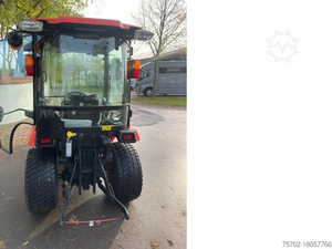 Chargeur frontal Kubota B2650 avec chargeur frontal et godet - Product Image 3