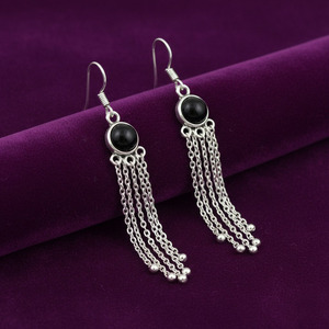 Pendientes de Plata de Ley 925 con Cadena de Borlas y Piedra de Ónix Negro |   Pendientes Colgantes Hechos a Mano para Mujer |   Joyería Plateada Moderna para Bodas - Product Image 2