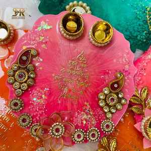 Plateau de Puja décoratif artisanal en résine époxy écologique, modèle style ange, finition polie pour Diwali - Product Image 6