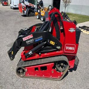 รถตักดินขนาดเล็ก TORO Dingo TX700 Turbo Wide Track แบบดีเซล ขับเคลื่อนด้วยสายพานตีนตะขาบ ขนาด 2 ตัน 75 กิโลวัตต์ กำลังขุดสูง เหมาะสำหรับงานก่อสร้างในฟาร์ม - Product Image 2