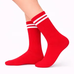 Chaussettes de sport rouges à double rayures imprimées pour hommes et femmes, logo personnalisable, impression numérique, style athlète, résistantes à la transpiration pour l'automne - Product Image 2