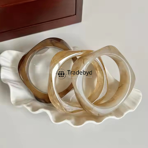กำไลข้อมือทำจากเรซินมันวาวเครื่องประดับสีสันโดดเด่นโดย tradebyd - Product Image 3