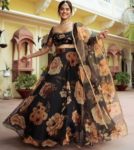 Lanzamiento de una nueva red de tela impresa semicosida Lehenga Choli Dupatta con impresión digital y borde de encaje - Product Image 1