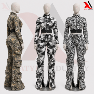 Ensemble 2 pièces pour femme ATYPE INDUSTRY, très demandé, avec crop top à capuche et pantalon cargo à fermeture éclair, couleur unie, tenue de sport décontractée - Product Image 4