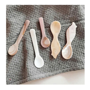 Cuillère et assiette en nacre faits à la main, plat rond pour la décoration de la maison de luxe, cuillère en nacre artisanale pour un usage gastronomique - Product Image 3