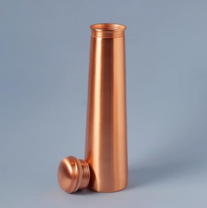 Botella de cobre puro duradera y ecológica Elegante y funcional para agua hirviendo - Product Image 2