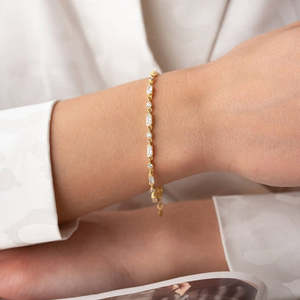 Pulsera de Estilo Religioso Hallmark en Plata, Oro, Oro Rosa, Oro Blanco, Oro Rodio y Chapado en Oro con Diamantes Baguette y Perlas - Product Image 1