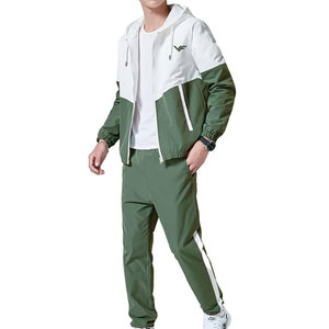 Ensemble coupe-vent pour homme avec doublure douce et pantalon léger offrant un confort et un style maximum - Product Image 1