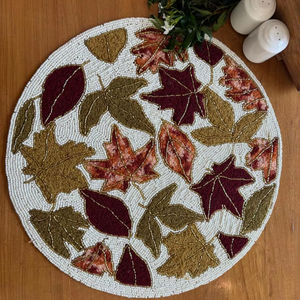 Napperon fleur perlée: centre de table multicolore - Product Image 1