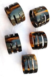 Bracelets en corne d'accessoires de bijoux faits à la main pour femmes de conception unique pour une occasion spéciale - Product Image 4