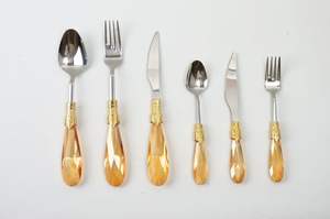 Couverts élégants à poignée en résine de style moderne rose et blanc avec couverts à tête argentée pour les maisons, les restaurants et les fêtes - Product Image 3