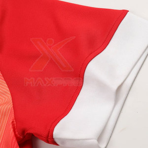 Vente en gros en stock : Tenue de football respirante avec logo personnalisé imprimé, couleurs et tailles sur mesure - Product Image 2