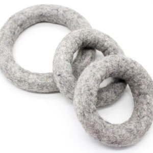 Bague écologique feutrée en laine grise faite à la main Jouet de mouvement interactif pour animaux de compagnie - Product Image 1