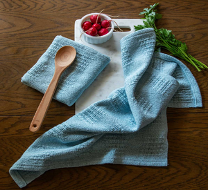 Serviette de cuisine en coton à motif écossais rustique bleu foncé et orange, ajoute de la chaleur à toute cuisine. Disponible à prix de gros. - Product Image 3