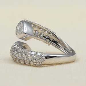 Bague de mariage romantique en or blanc avec diamant de laboratoire en forme de poire, 1 carat, pierre précieuse certifiée IGI, sertie en forme de croix - Product Image 2