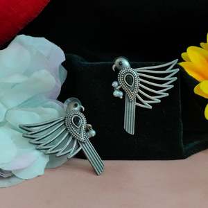 ต่างหูโลหะอนุมูลอิสระทันสมัยสำหรับผู้หญิงต่างหูรูปทรงนกดีไซน์ที่ได้แรงบันดาลใจจากธรรมชาติอันงดงาม - Product Image 2