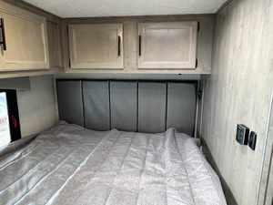 Camping-car de luxe 2024 Coach Men Cross Trail 23XG Noir/Gris foncé/Bleu foncé pour 4-6 personnes, norme Euro 5, taille 2,35 m - Product Image 4