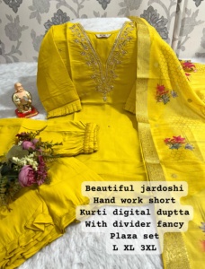 Muselina exclusiva de diseñador de calidad premium con pantalón Kurti y Dupatta de trabajo manual - Product Image 2