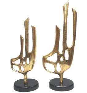 Ensemble de 2 sculptures en aluminium décoratives de table faites à la main en laiton naturel enduit de poudre unique sculpté pour des occasions de baptême - Product Image 2