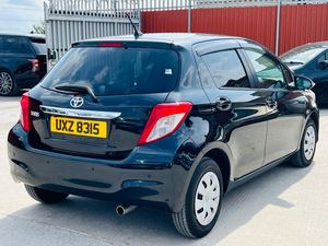 TOYOTA YARIS 1.33 TR d'occasion 2011, conduite à gauche/droite - Product Image 2