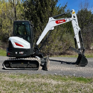 Excavatrice Bobcat E60, poids opérationnel de 3 tonnes, moteur, capacité de la benne de 0,4 m³, pompe hydraulique, boîte de vitesses, roulement, modèle 2023 prêt à l'emploi - Product Image 3