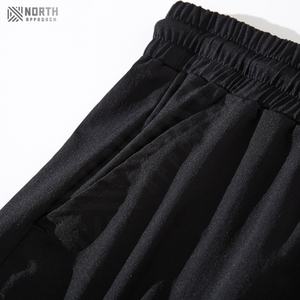 Pantalones Cortos Cargo de Nailon Negro Personalizados de Diseño Moderno con Cierre para Hombre, Ideales para el Verano - Product Image 4