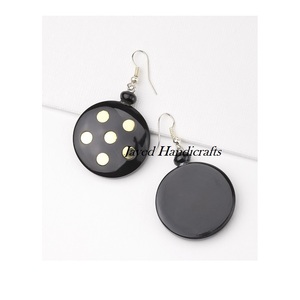 Boucles d'oreilles mignonnes en corne de buffle avec boucle d'oreille en corne de qualité supérieure et nouveau design pour les filles et les femmes - Product Image 2