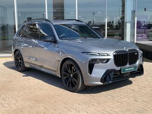 BMW X7 M60i XDrive SUV 2023 Seminuevo de Alta Calidad, Transmisión Automática de 6 Velocidades, Volante a la Derecha/Izquierda, Asientos de Cuero, Interior Oscuro, R17 Trasero Derecho/Izquierdo - Product Image 4