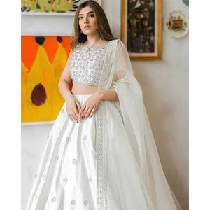 Lehenga choli เดรสปาร์ตี้สไตล์อินเดียแบบดั้งเดิมมีลายปักและจีบสีขาว - Product Image 4