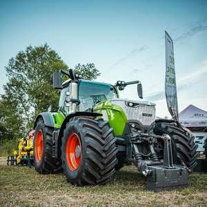 Tractor Agrícola Premium Más Vendido, Tractor Fendt 4x4 con Tracción en las Cuatro Ruedas, Tractor de Carga Pesada con Motor - Product Image 5