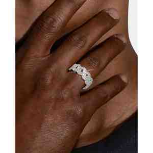 แหวนไมอามีคิวบันลิงค์โรแมนติกฝังเพชรไมโครเพฟ ทอง 14K ชุบทองคำขาวและทองคำขาวบนสแตนเลสสตีล พร้อมเป็นของขวัญ - Product Image 5