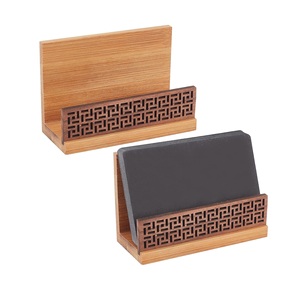 Gardez votre espace de travail organisé et élégant avec ce porte-cartes de visite en bois pour les comptoirs de réception des bureaux de bureau - Product Image 1