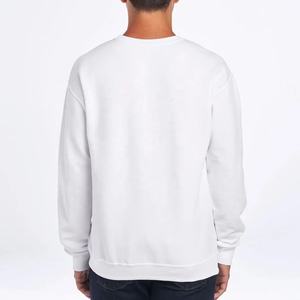 Diseñado con un ajuste estándar para hombre, crea una sudadera de manga larga, gruesa, con cuello redondo, 100% algodón y forro polar. - Product Image 3