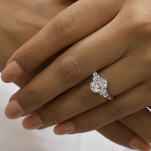 Bague en diamant Moissanite taille ovale avec cinq pierres, bague de fiançailles Art déco pour femme - Product Image 3