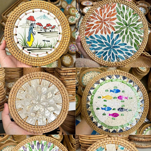 แผ่นรองแก้วหวายพรีเมียม ผลิตภัณฑ์จากเวียดนาม เหมาะสำหรับเป็นของขวัญ ผลิตจากวัสดุธรรมชาติ พร้อมงานฝังเปลือกหอยที่เปล่งประกาย - Product Image 2