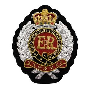 Nouveaux badges brodés à la main - Fil de bullion - Product Image 1