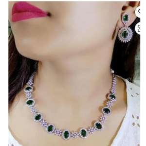 Ensemble collier et boucles d'oreilles en laiton unique fait à la main, pierres AD, luxe pour les mariages, les anniversaires, les fêtes, excellente idée cadeau - Product Image 1