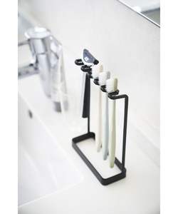 Porte-brosse à dents en métal élégant avec un design simple complétant divers thèmes de salle de bain - Product Image 1