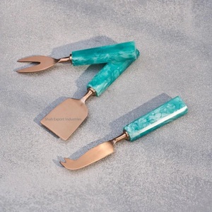 Set de couteaux à fromage en métal doré avec manche en marbre blanc, parfait pour les outils de coupe du pain au fromage, la cuisine et la table. - Product Image 3