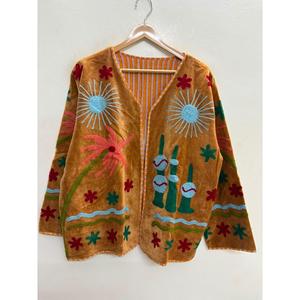 Chaqueta corta de invierno de algodón bordada a mano con diseño Suzani, floral, artesanal, con frente abierto - Product Image 1
