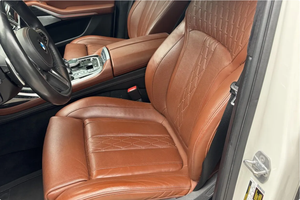 Asequible para Conducir |   CONDUCCIÓN IZQUIERDA |   Volante a la derecha |   2020 B M W X7 M50I - Product Image 5